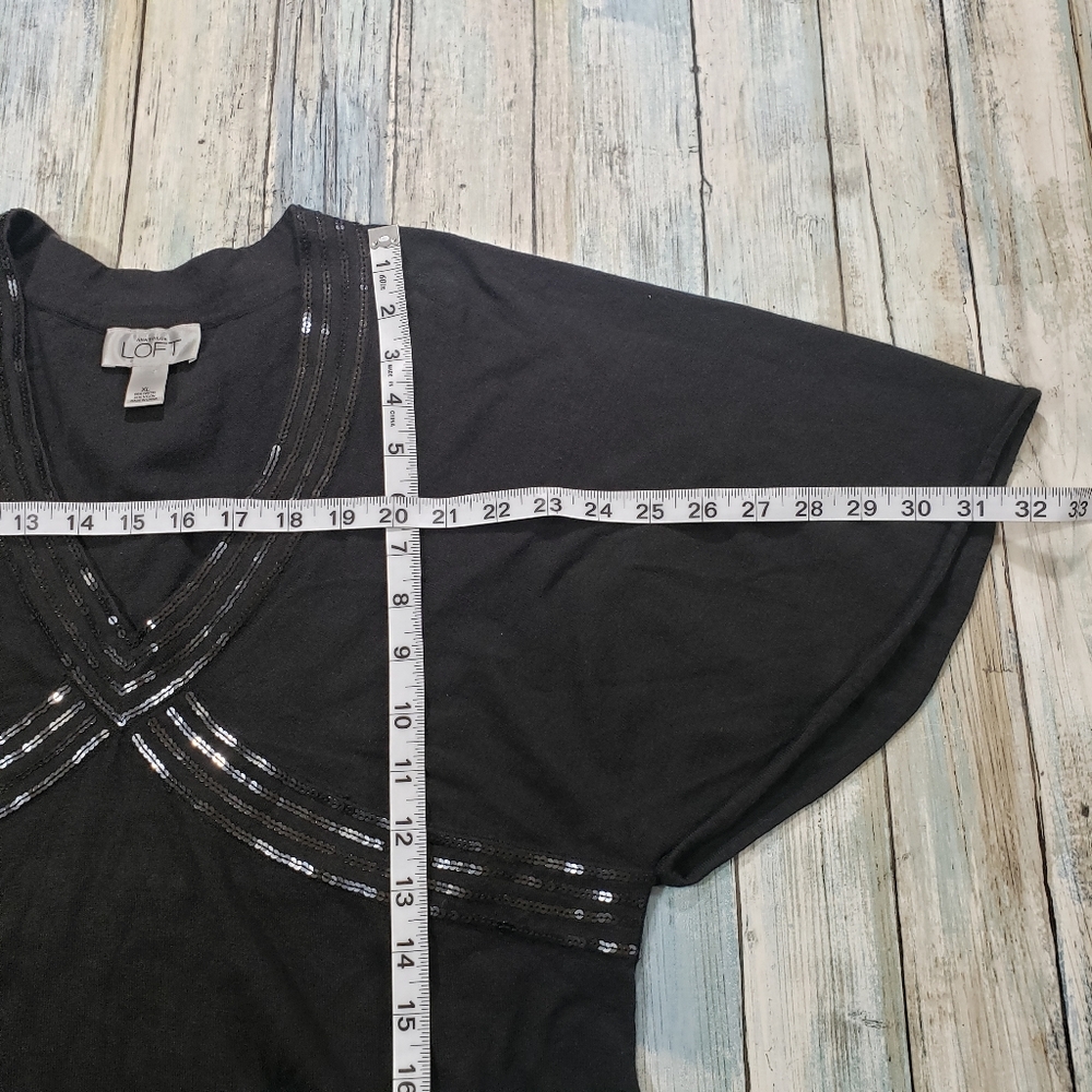 Ann Taylor LOFT Top. - Picture 6 of 13